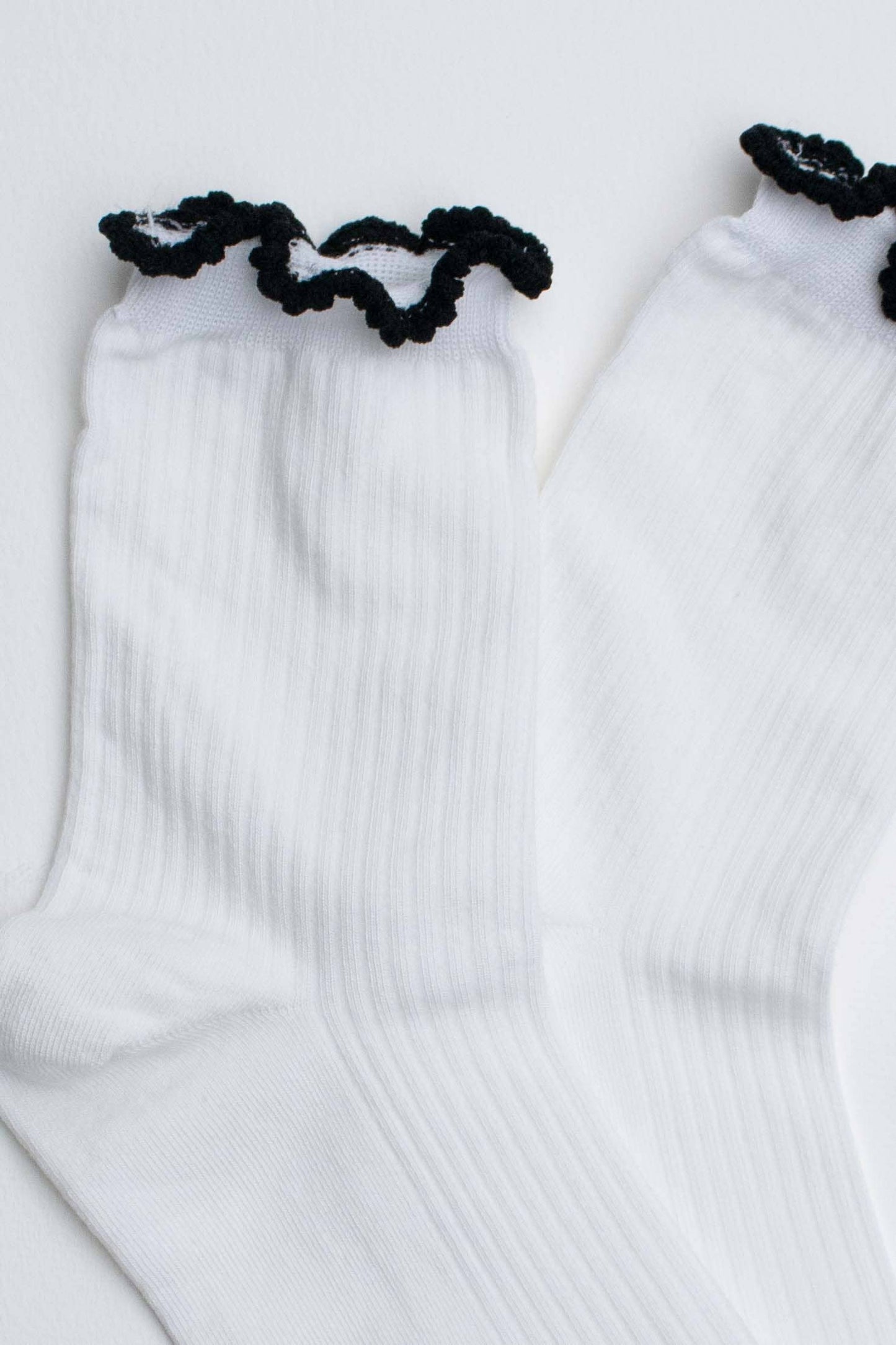 Ruffle Mid Crew Socks: Red & White