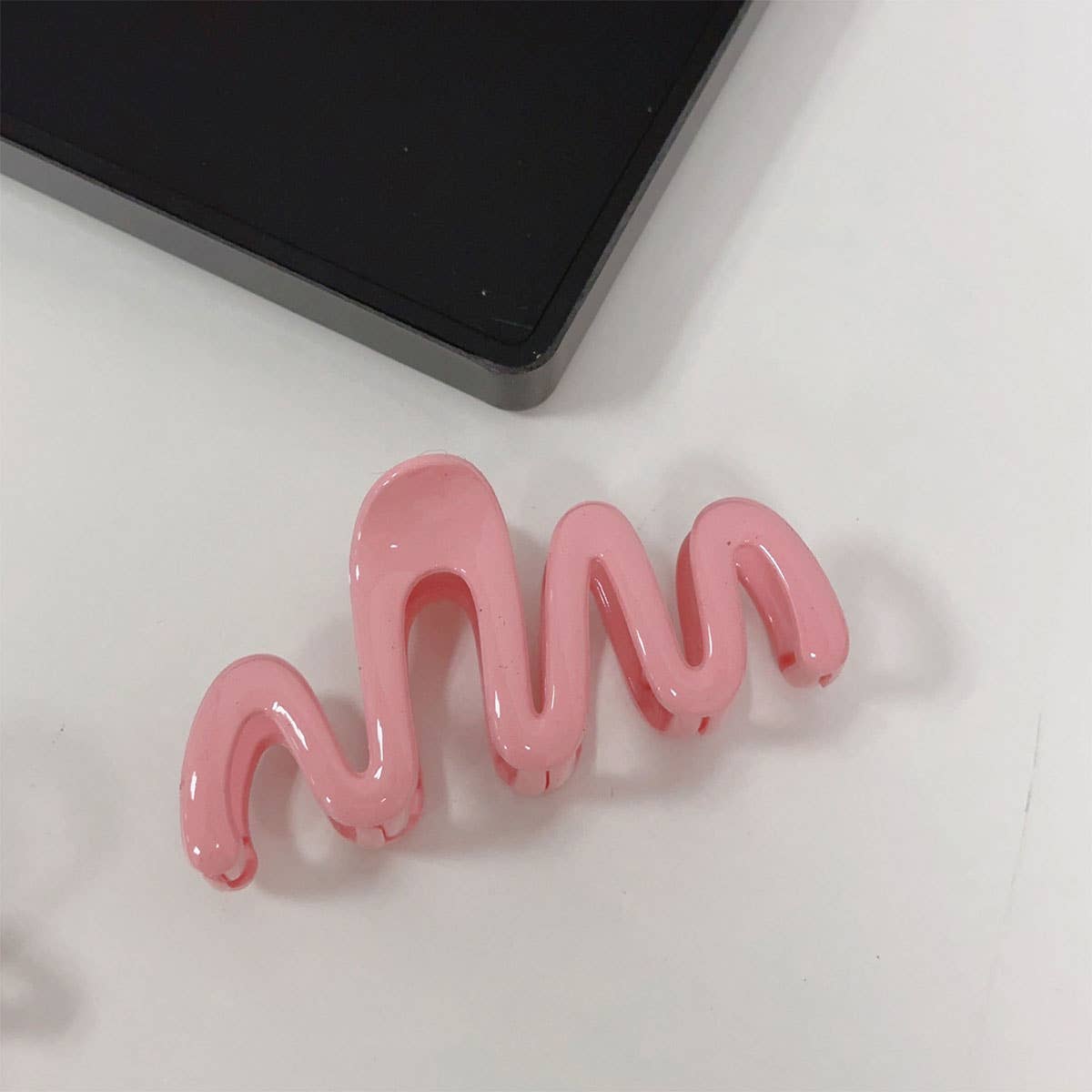 Wavy Oversized Claw Clip