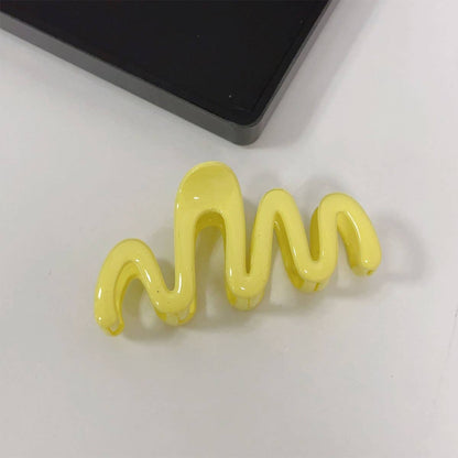 Wavy Oversized Claw Clip