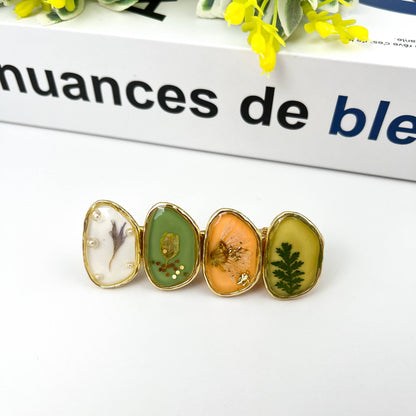 Retro Pressed Flowers Clip