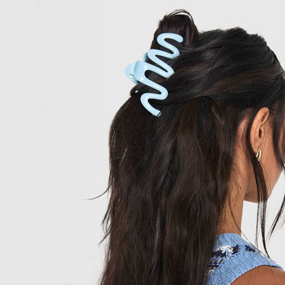 Wavy Oversized Claw Clip